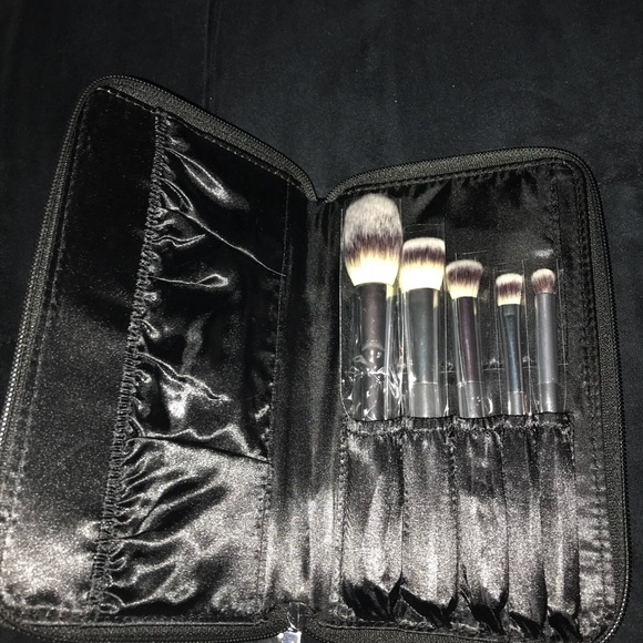 HP BEST IN MAKEUP - IT by ULTA Brush Set - Picture 2 of 3
